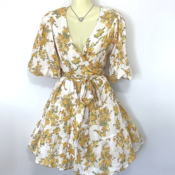 Faithfull the Brand Dress “Rooney “ Floral Wrap Mini Excellent NWOT Sz 4 - Picture 2 of 8